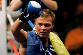 Глазков одержал очередную победу Украинский боксер одолел россиянина Дениса Бахтова.