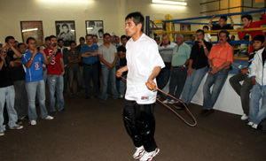 Моралес: "Способен побить жесткого нокаутера" Эрик Моралес завершает подготовку в Мексике к поединку с Маркосом Майданой.