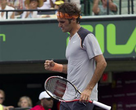 Федерер: "Это был тяжелый поединок" Швейцарец Роджер Федерер, одолевший аргентинца Хуана Монако со счетом 7:6 (4), 6:4, прокомментировал свою победу.