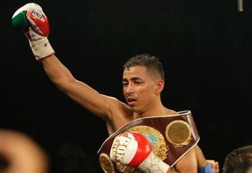 Cегура нокаутировал Кальдерона Чемпион мира WBO в наилегчайшем весе Джованни Сегура (27-1-1, 23нок) выиграл уже второе противостояние с Иваном Кальдерон...