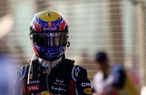 Уэббер: "Мы еще не разобрались в проблеме"  Пилот команды Ред Булл написал о причинах провала на Гран-при Австралии на своей колонке в  Daily Telegraph.