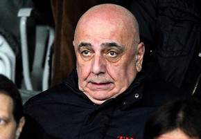 Галлиани поддержал Леонардо Вице-президент Милана считает, что критика в адрес наставника Интера свидетельствует о жалком состоянии футбола.