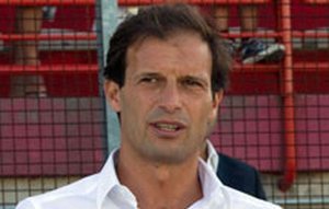 Аллегри: "Матч с Фиорентиной будет решающим" Главный тренер Милана настраивает своих подопечных на серьезный лад перед вояжем во Флоренцию.