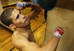 Тренировка Хуанмы Лопеса. ВИДЕО Так пуэрториканский боксер готовится к встрече с Орландо Салидо.