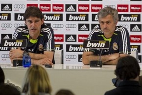 Моуриньо хранит молчание На предматчевой пресс-конференции перед встречей с Барселоной на все вопросы отвечал помощник тренера Айтор Каранка.