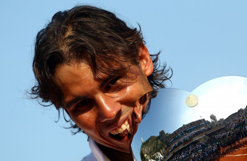Надаль побеждает в Монте-Карло седьмой год подряд В испанском финале первого в сезоне грунтового соревнования серии ATP World Tour Masters 1000 неожидан...