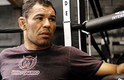 Ногейра: "Сразился бы с Шаубом" Экс-чемпион UFC и PRIDE Антонио Родриго Ногейра вернулся к тренировкам после целой серии травм.