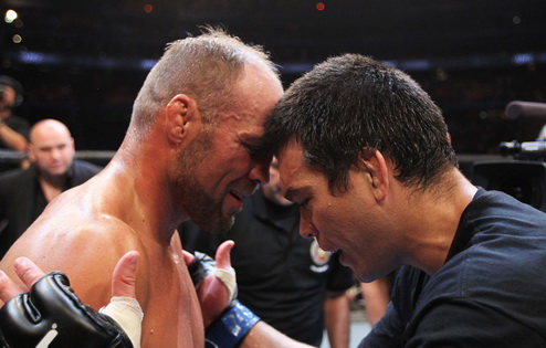Кутюр: "Мачида неуловим" Пятикратный чемпион UFC Рэнди Кутюр поделился впечатлениями о своем финальном бое с Лиото Мачидой.