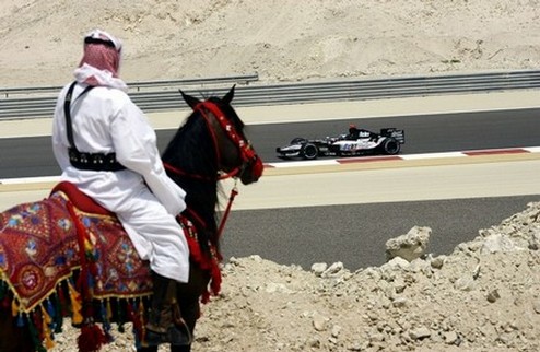 Гран-при Бахрейна: организаторам дали время до июня  Руководящие чины хотят все же провести многострадальный этап Ф-1.