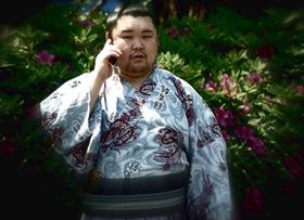 Сумоистам запретили пользоваться мобильными телефонами Совет директоров Всеяпонской ассоциации сумо (JSA) запретил борцам элитных дивизионов макуути и д...