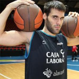 Сан Эметерио — MVP чемпионата Испании Форвард Каха Лабораль оказался лучшим по опросу баскетболистов, тренеров, болельщиков и СМИ.