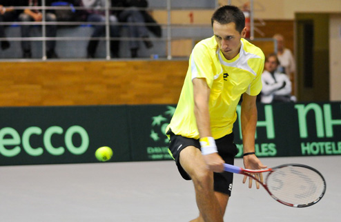 Стаховский не сумел выйти в 1/4 финала в Ницце Украинец Сергей Стаховский провалил свой поединок второго раунда на турнире во Франции.