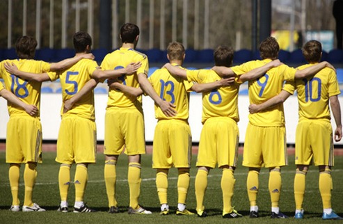 Сегодня сборная Украины U-19 стартует в элит-раунде отбора ЧЕ-2011 Наставник юношеской сборной определился с составом. 
