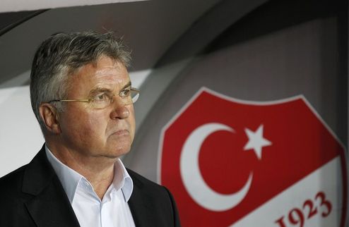 Хиддинк отрицает возможный приход в Челси Голландский специалист уверяет, что сосредоточен на своих обязанностях тренера национальной сборной Турции.