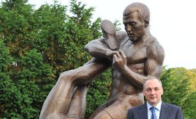 В Швейцарии открыли памятник дагестанскому борцу Памятник дагестанскому борцу, пятикратному чемпиону мира Али Алиеву открыт в резиденции Международной ф...