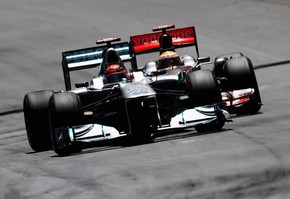 Самый громкий болид в 2011 году имеет Мерседес Уровень шума, издаваемый W02, самый сильный среди всех болидов Формулы-1.
