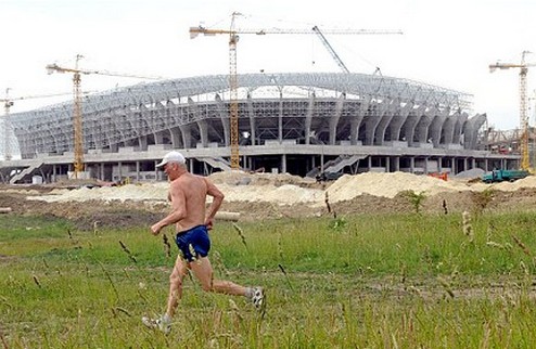 Взгляд из-за рубежа: угрозы Евро-2012 Запоздалые сроки строительства объектов и хулиганство на стадионах -  вот что беспокоит зарубежные СМИ. 
