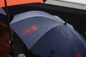 Лондон (АТР). Финальный матч состоится в понедельник Причина переноса - не прекращающийся в столице Англии дождь.