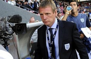 Пирс: "Нам не хватало испанской наглости" Главный тренер молодежной сборной Англии прокомментировал вчерашнюю ничью с одногодками из Испании.