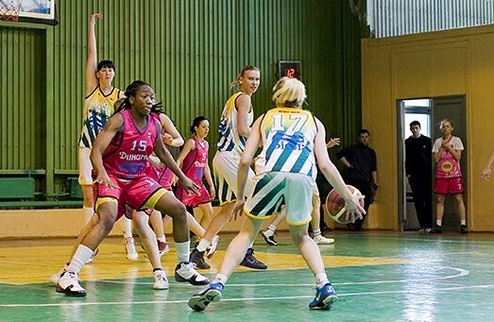 УПБЛ. Козачка и Франковск — первые полуфиналисты В Днепропетровске состоялись первые матчи плей-офф женской лиги.