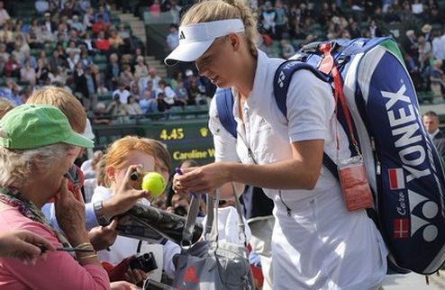 Уимблдон (WTA). Уверенный старт Возняцки и На Ли В столице Великобритании завершились очередные матчи первого раунда в женском одиночном разряде на одно...