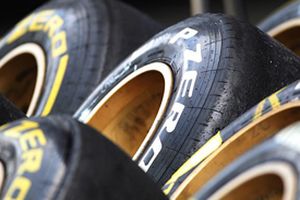 Pirelli: Предстоит сложный выбор Глава Pirelli motorsport Пол Хэмбри обещает завтра объявить о выборе состава резины на Гран-при Великобритании.