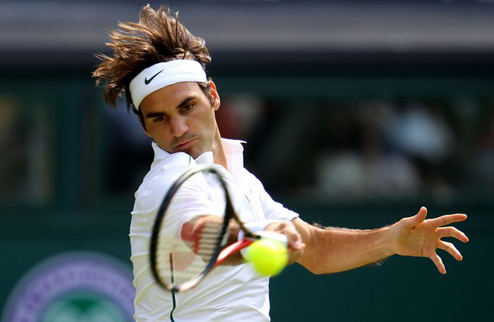 Федерер выходит в четвертьфинал Уимблдона, где сразится с Тсонга Третий номер мирового рейтинга успешно преодолел четвертый раунд третьего в сезоне турн...