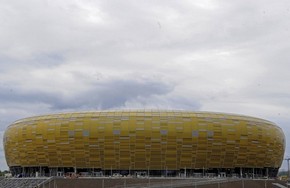 "Янтарную" арену запретили эксплуатировать Эксплуатация нового футбольного стадиона в Гданьске, который построен к чемпионату Европы 2012 года, пока нев...