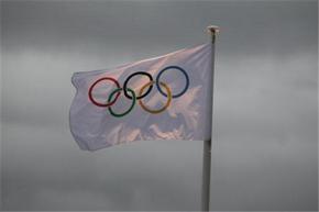 Токио может отозвать заявку на ОИ-2020 Японский олимпийский комитет не верит в то, что МОК допустит проведения двух подряд Олимпиад в азиатских странах.