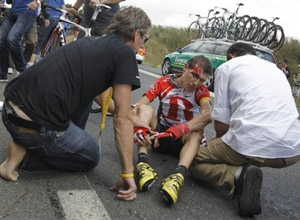 Велогонщики критикуют организаторов На пятом этапе Тур де Франс безопасность гонщиков была принесена в жертву ради зрелищности.