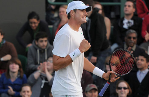 Иснер выигрывает трофей в Ньюпорте Американский теннисист стал победителем домашнего турнира.