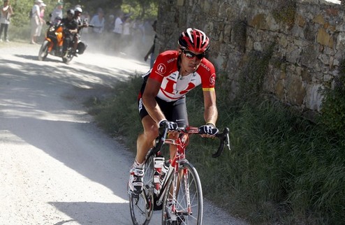 Попович сходит с Тур де Франс Украинец Ярослав Попович не выйдет на старт десятого этапа Тур де Франс 2011.