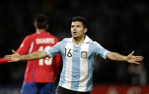 Агуэро: "Хочу играть в Испании или Англии" Аргентинский форвард определяется с будущим.