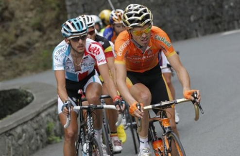Сказка Томаса Феклера продолжается Бельгиец Йелле Ванендерт из команды Omega Pharma-Lotto выиграл эпический этап до Плато де Бель, но главным героем ста...