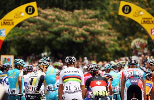 Марк Кавэндиш снова феерит на Тур де Франс Сегодня британец отпраздновал уже четвертую победу на этапах супермногодневки.