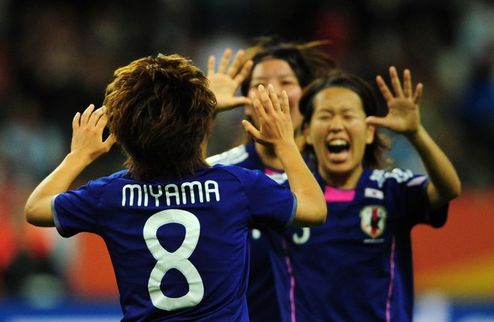 Японки — чемпионки мира! + ВИДЕО В напряженном финальном поединке женская сборная страны Восходящего солнца по пенальти обыграла соперниц из США.
