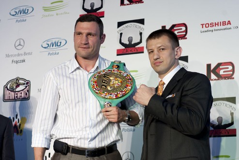 Кличко и Адамек поговорили Чемпион мира WBC Виталий Кличко и поляк Томаш Адамек пообщались на встрече HBO.