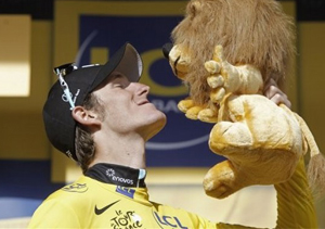 Анди Шлек: "Это был фантастический этап" Люксембуржец Анди Шлек наконец-то переоделся в желтую майку лидера Тур де Франс.