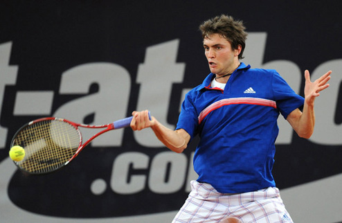 Симон выигрывает трофей в Гамбурге Французский теннисист стал победителем турнира в Германии, завоевав восьмой титул в карьере.