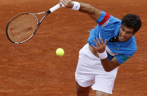  Андухар проигрывает на старте в Гштааде Испанский теннисист не смог преодолеть барьер первого раунда на турнире в Швейцарии.
