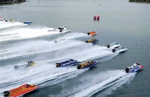 Формула-1 на воде "плывет" в Украину В эти выходные на Киевском море в Вышгороде пройдет этап чемпионата мира Формулы-1 на воде.