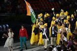 Неизвестная женщина прошла с Индией на параде Олимпиады