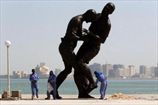 Страсти в Катаре: скульптуре "Зидан vs Матерации" место на помойке