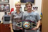 Алина Шатерникова передала деньги от продажи чемпионского пояса в военный госпиталь