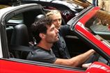 Уэббер катает Шарапову на тренировки на Porsche 911 