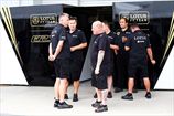 Формула-1. Персонал и гонщики Лотуса питаются в Renault