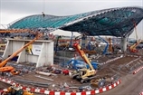 Над олимпийским бассейном в Лондоне появилась крыша