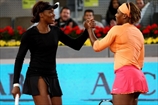 Мадрид (WTA). Сестры Уильямс празднуют победу в парном разряде