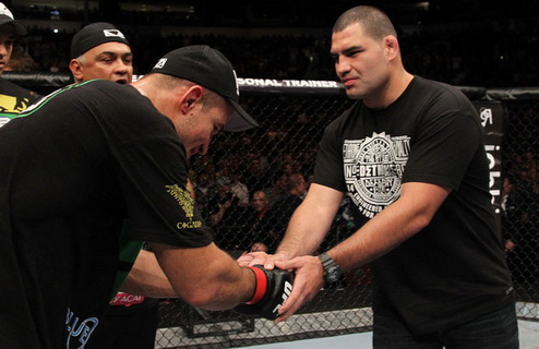 Веласкес — дос Сантос на UFC 139! Стала известна дата поединка Джуниора дос Сантоса за чемпионский пояс.