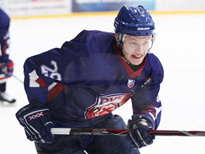 Донбасс подписал чемпиона ВХЛ Контракт с донецким клубом оформил один из лучших игроков ВХЛ прошлого сезона Александр Журун.